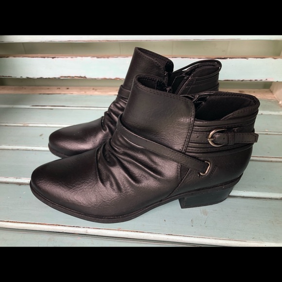 Size 8 booties - Picture 2 of 2